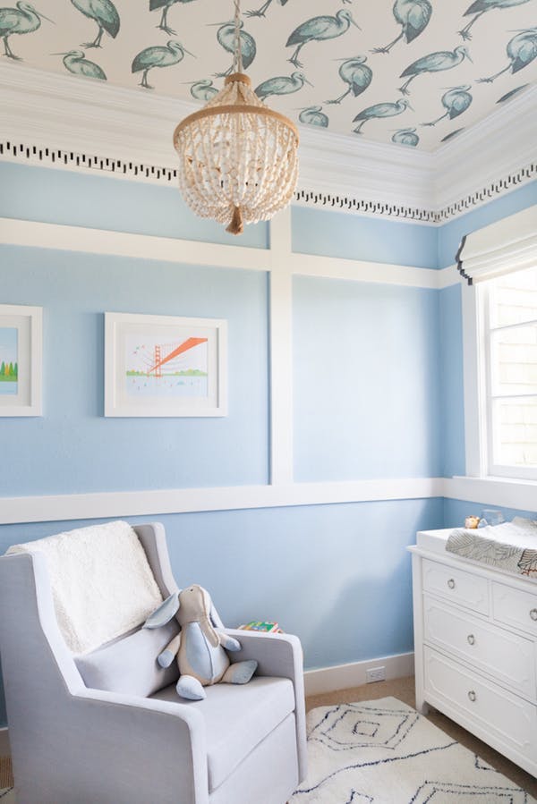 quarto de bebe azul papel de parede no teto 